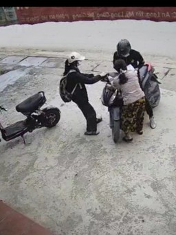 Bà chủ U60 tóm gọn kẻ trộm cắp chuyên nghiệp trong cửa hàng sữa