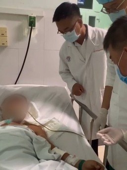 Vụ ngộ độc cá chép muối ủ chua: Một bệnh nhân được rút nội khí quản