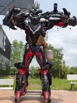 Độc đáo mô hình robot nặng 150 kg