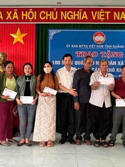 Quảng Ngãi: Trao 100 suất quà, hỗ trợ kinh phí cho người dân xây nhà