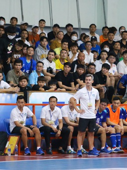 Các cầu thủ kêu gọi khán giả cùng nâng tầm giải futsal vô địch quốc gia