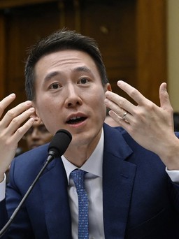 Điều trần trước Quốc hội Mỹ, CEO TikTok bị ‘quay như chong chóng’