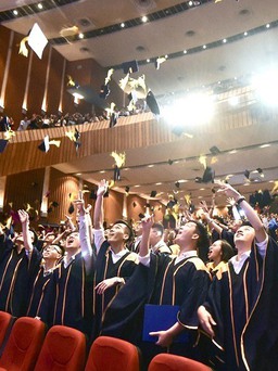 Trường ĐH có nên thuê nhà hát vài trăm triệu đồng để tổ chức lễ tốt nghiệp?