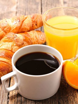Uống nước cam cùng cà phê, chuyên gia nói gì?