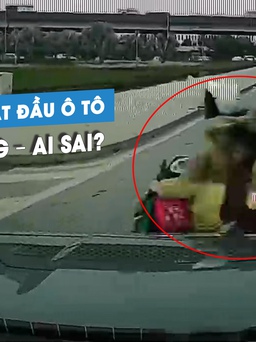 'Ninja' lái xe máy tạt đầu ô tô suýt tai nạn: Ai đúng, ai sai?