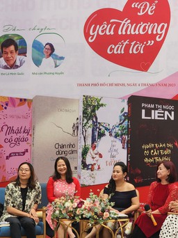 'Để yêu thương cất lời', nhà thơ Lê Minh Quốc liều mình đọ 'một nửa thế giới'
