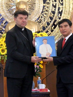 Tổng giám mục Marek Zalewski, đại diện Tòa thánh Vatican đến thăm Bình Thuận