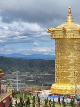 Đại bảo tháp kinh luân dát vàng 24k ở Lâm Đồng xác lập kỷ lục thế giới