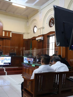 Hai quan chức trận đấu bị tuyên án tù vì vụ giẫm đạp ở Indonesia