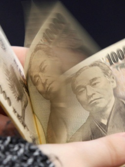 Tìm thấy 10 triệu yen trong giấy rác, 13 người tranh nhau nhận