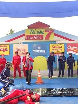 Anh trai cao to gây sốt khi catwalk điêu luyện trên sân khấu 'Tôi yêu chợ Việt'
