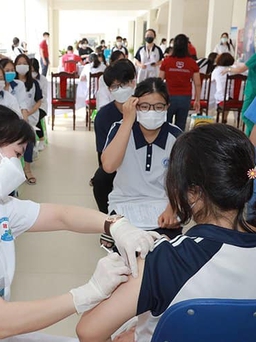 13 số điện thoại trực hướng dẫn tiêm vắc xin Covid-19 tại Hà Nội