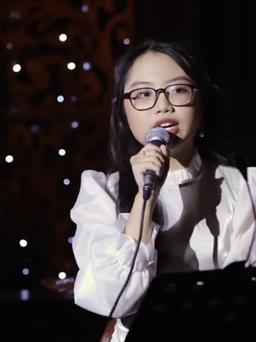 Phương Mỹ Chi hát 'Người tình mùa đông' bằng 5 thứ tiếng gây sốt mạng xã hội