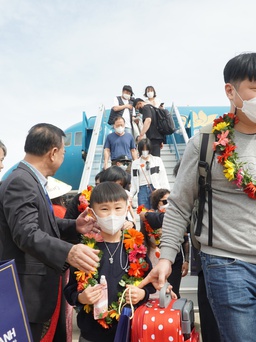 Nha Trang lo 'ế' khách dịp lễ vì giá vé máy bay quá cao