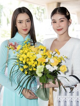 Hoa hậu Hoàn vũ Thái Lan diện áo dài 'đọ sắc' cùng Lê Âu Ngân Anh