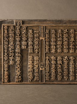 Chiêm ngưỡng 150 hiện vật quý, tinh xảo chạm khắc gỗ thời Nguyễn tại TP.HCM
