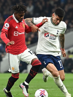 Ngoại hạng Anh: Tottenham ngược dòng níu chân Man Utd, Newcastle đè bẹp Everton