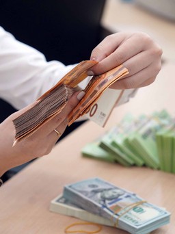 Giá USD hôm nay 27.4.2023: Ngân hàng bán đô la Mỹ cao hơn tự do