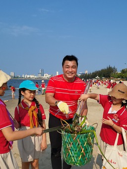 Lý Hùng cùng 500 tình nguyện viên dọn vệ sinh vịnh Đà Nẵng