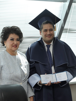NSƯT Bùi Công Duy nhận học hàm giáo sư danh dự Kazakhstan