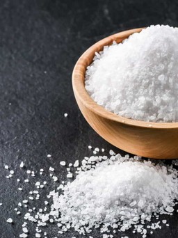 Không chỉ đường, ăn nhiều muối cũng làm bạn tăng cân