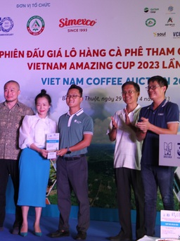 Lần đầu đấu giá thành công cà phê đặc sản tại Đắk Lắk