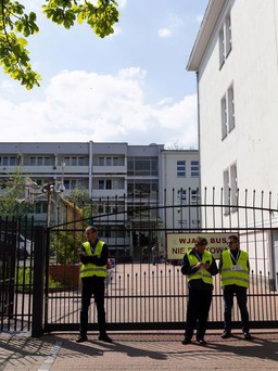 Nga dọa đáp trả sau khi Ba Lan tịch thu trường học của đại sứ quán