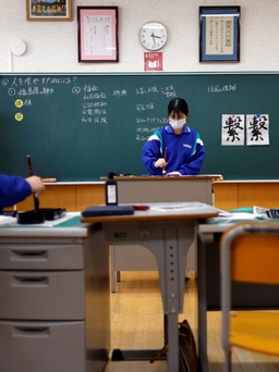 Hai học sinh cuối cùng tốt nghiệp, trường học Nhật Bản 76 năm tuổi phải đóng cửa