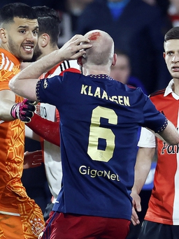 Hà Lan điều tra trận bán kết Cúp quốc gia bị dừng vì chiếc bật lửa