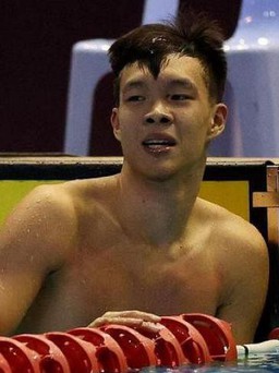 Tháo kính cận khi thi đấu, VĐV bơi Singapore không biết mình giành HCV SEA Games
