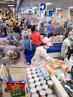 Saigon Co.op giảm 'sốc' giá thịt cá, rau quả, bánh kẹo, quần áo...