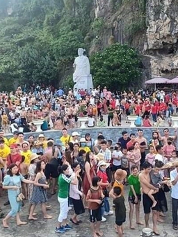Quảng Ninh yêu cầu xây thêm bãi tắm cho du khách trên vịnh