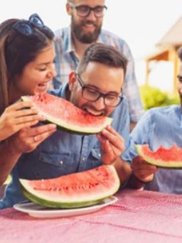 Lý do tuyệt vời để bạn ăn dưa hấu trong ngày nắng nóng
