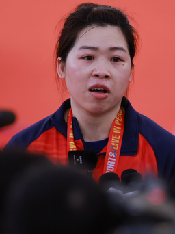 Nữ lực sĩ người dân tộc Giáy rơm rớm nước mắt vì tuột HCV SEA Games 32