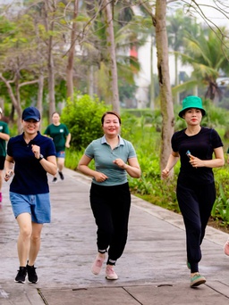 Trồng mới hàng loạt cây từ những bước 'chạy xanh'