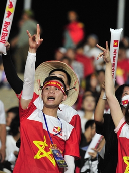CĐV bùng nổ năng lượng khi đội tuyển nữ Việt Nam làm nên lịch sử