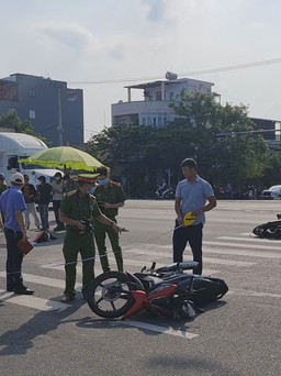 Hai xe máy tông nhau tại giao lộ, một người chết tại chỗ