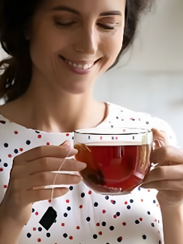 Chuyên gia nói gì về thói quen uống trà vào sáng sớm khi bụng đói?