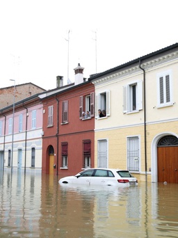 Lũ lụt lịch sử, Thủ tướng Ý phải rời hội nghị G7 sớm