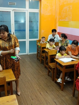 Lớp dạy dân ca, vọng cổ miễn phí cho trẻ em miền Tây