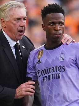 HLV Ancelotti bảo vệ Vinicius, chỉ trích giải La Liga gặp vấn nạn phân biệt chủng tộc