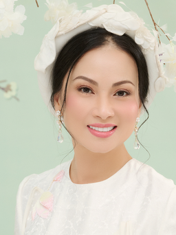 Ca sĩ Hà Phương tiết lộ hôn nhân hạnh phúc với tỉ phú Chính Chu