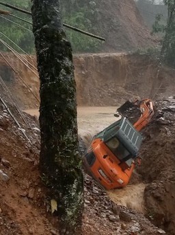 2 người chết, 1 người bị thương do sét đánh