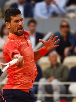 Djokovic tiếp tục gây tranh cãi và nhận cảnh cáo tại Pháp mở rộng 2023