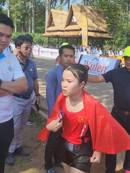 Cảm phục cô gái nhỏ mà có 'võ' của marathon Việt Nam