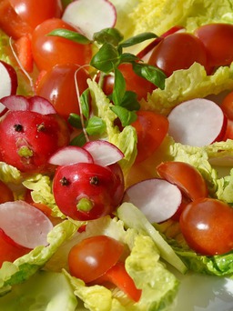 Muốn giảm cân thành công, 4 sai lầm nàng cần tránh khi ăn salad