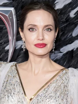 Angelina Jolie nhớ đến mẹ qua đời vì bệnh ung thư, kêu gọi phụ nữ 'chăm sóc bản thân'