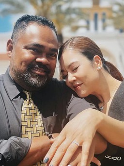 Ca sĩ Thu Phương kết hôn với Dũng Taylor sau hơn 10 năm chung sống