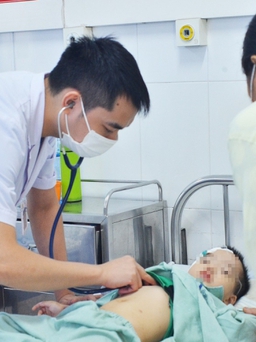 Quảng Ninh: Bé 3 tuổi nguy kịch do tiêu chảy cấp