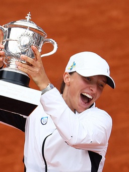 Tay vợt xinh đẹp Iga Swiatek bảo vệ thành công chức vô địch giải Pháp mở rộng